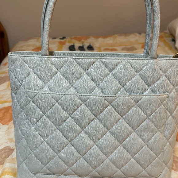 Authentic CHANEL Medallion tote bag. Greyish blue color - Picture 3 of 8